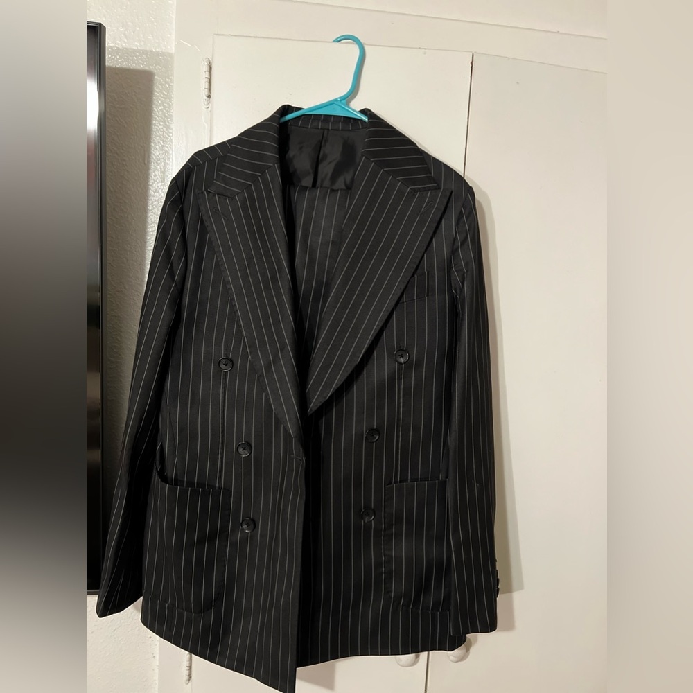 Custom suit in EXCELLENT condition! 38L blazer & slacks are 32x31